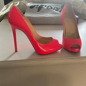 Christian louboutin, never worn size 40. Coral colour